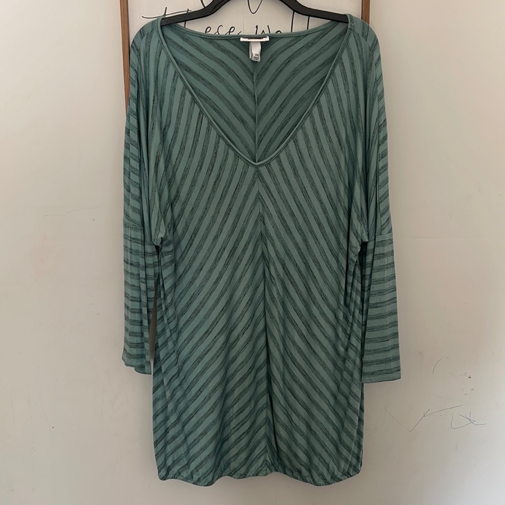 Womens maternity Liz Lange tunic length top - size XXL